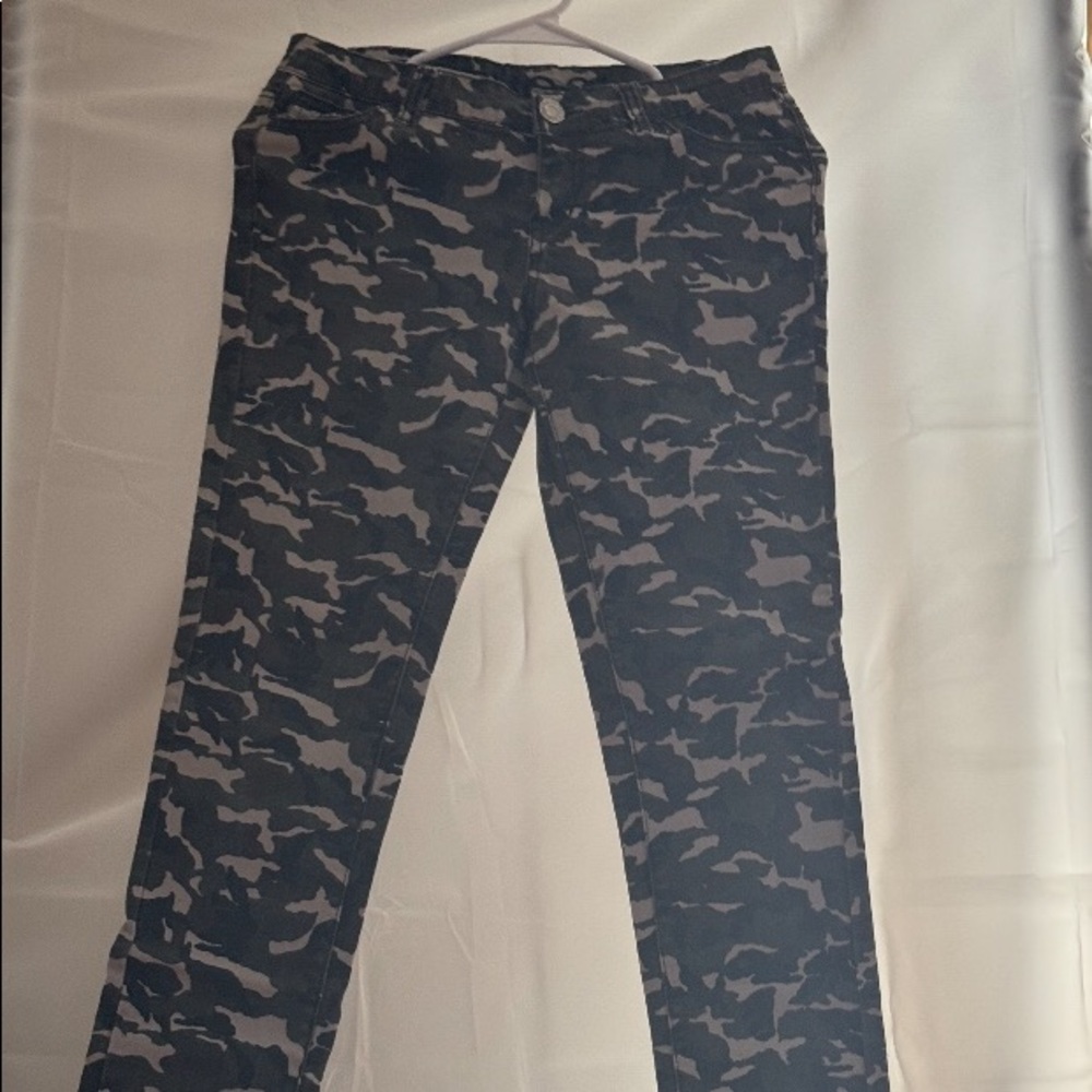 Rue21 camouflage spandex jeans size 1/2R